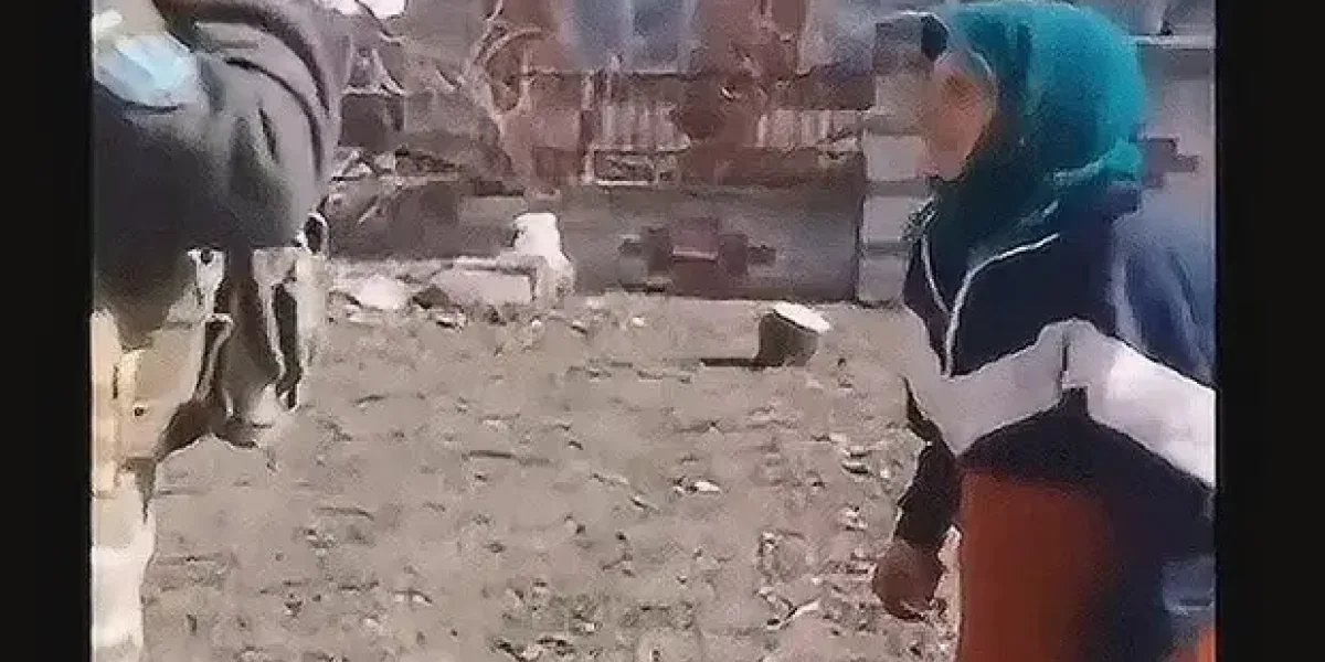 Где сейчас та самая бабушка, с красным флагом?