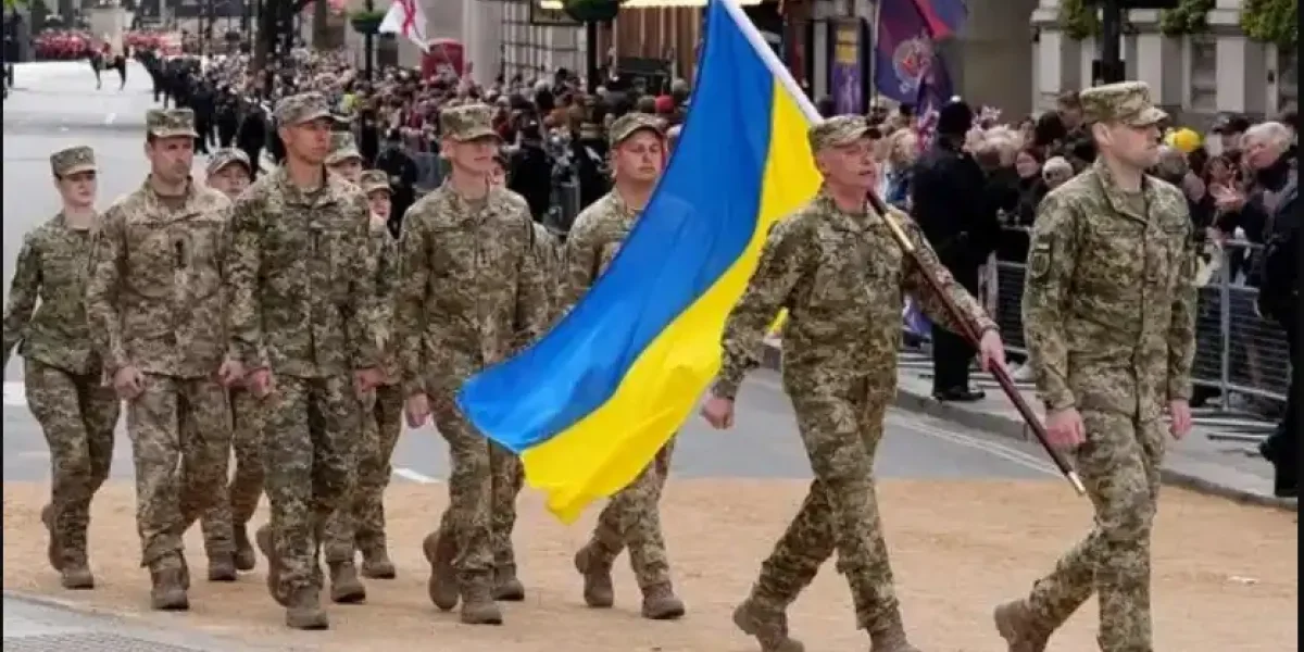 "Украинцев на параде в Лондоне прогнали по навозу"