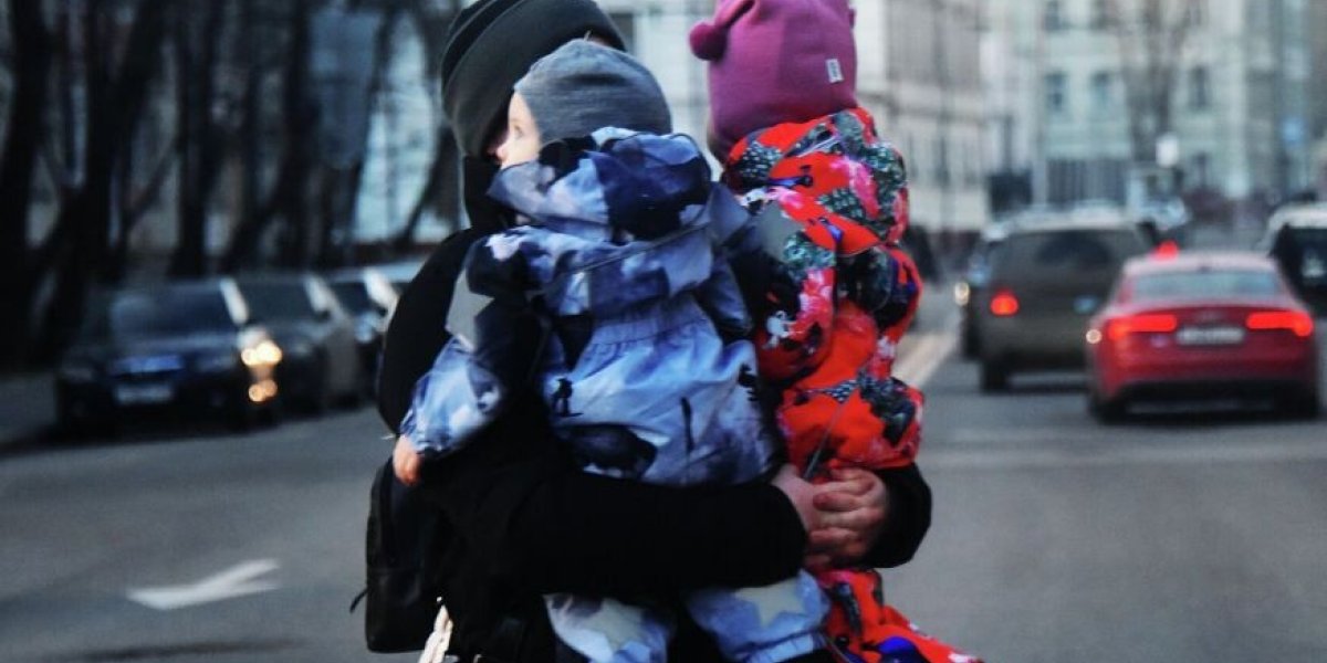 Число бедных семей снизилось за счет введения детского пособия: Росстат
