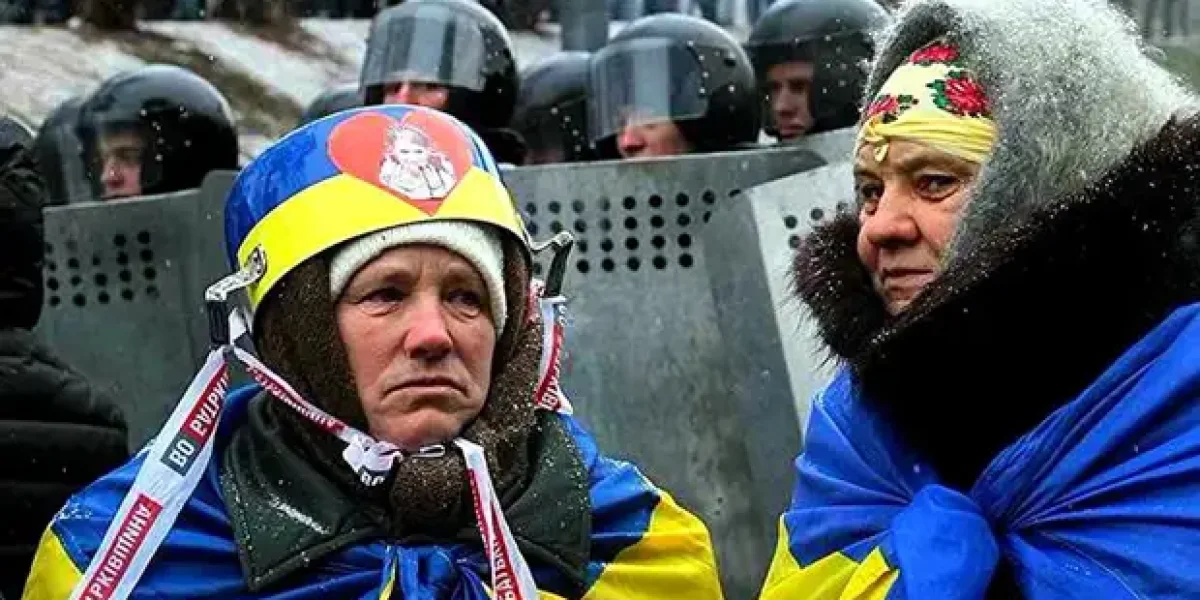 "Начинаю думать, что Путин прав". В Полтаве даже кастрюлеголовые уже перекрашивают забор