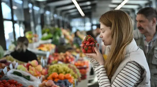 Свежие продукты на ярмарки Москвы поставляют фермеры из 40 регионов России - Собянин