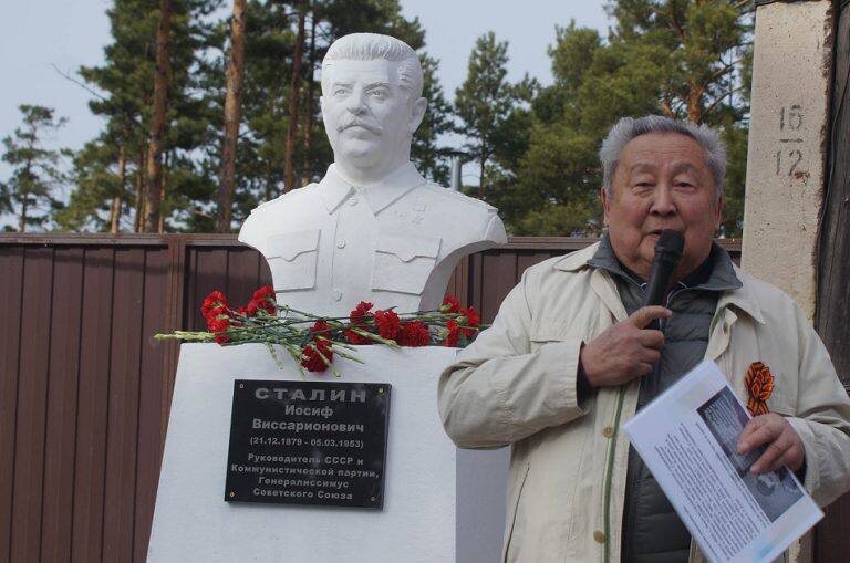 В Бурятии открыли памятник Сталину