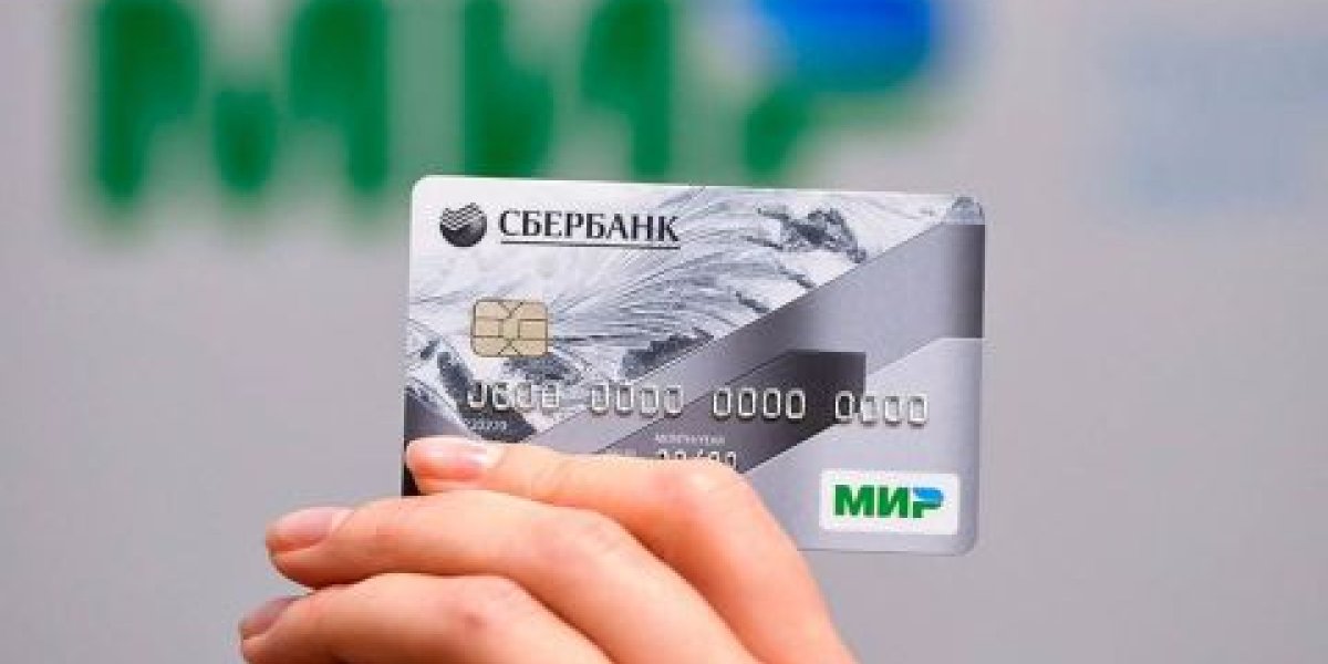 За переводами по картам «Мир» хотят усилить контроль: в чём дело