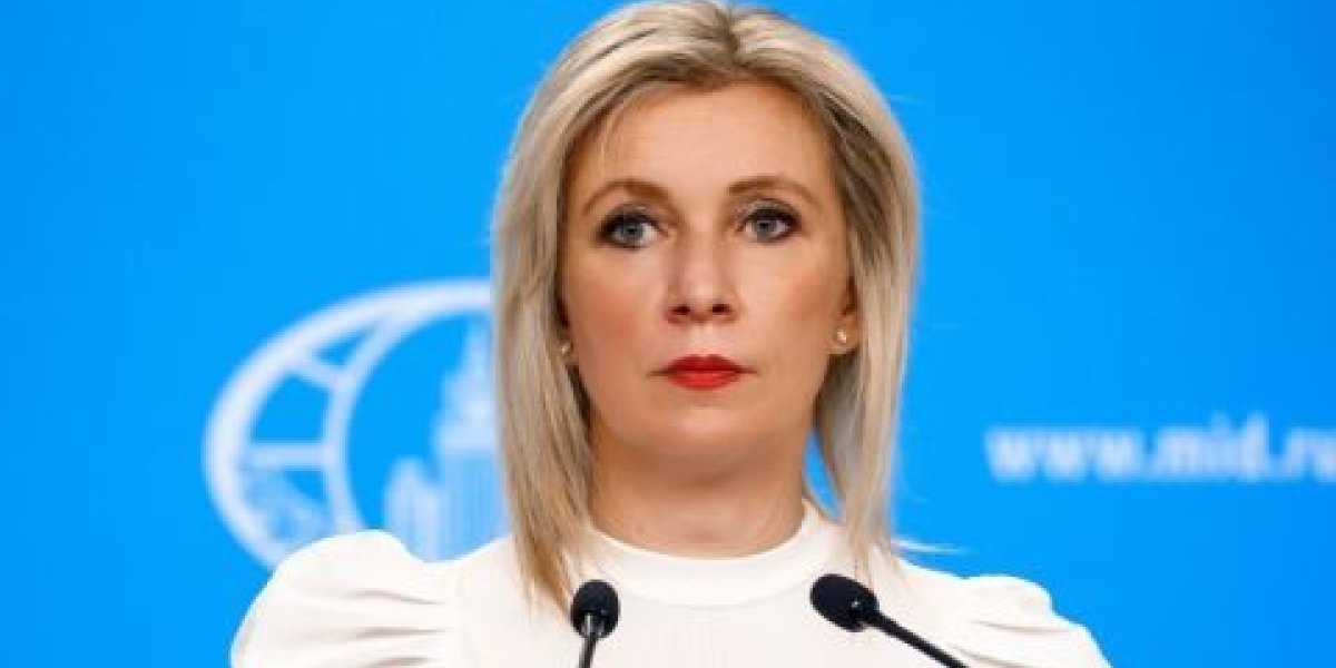 «Клоун и неудачник»: Захарова жестко ответила Зеленскому