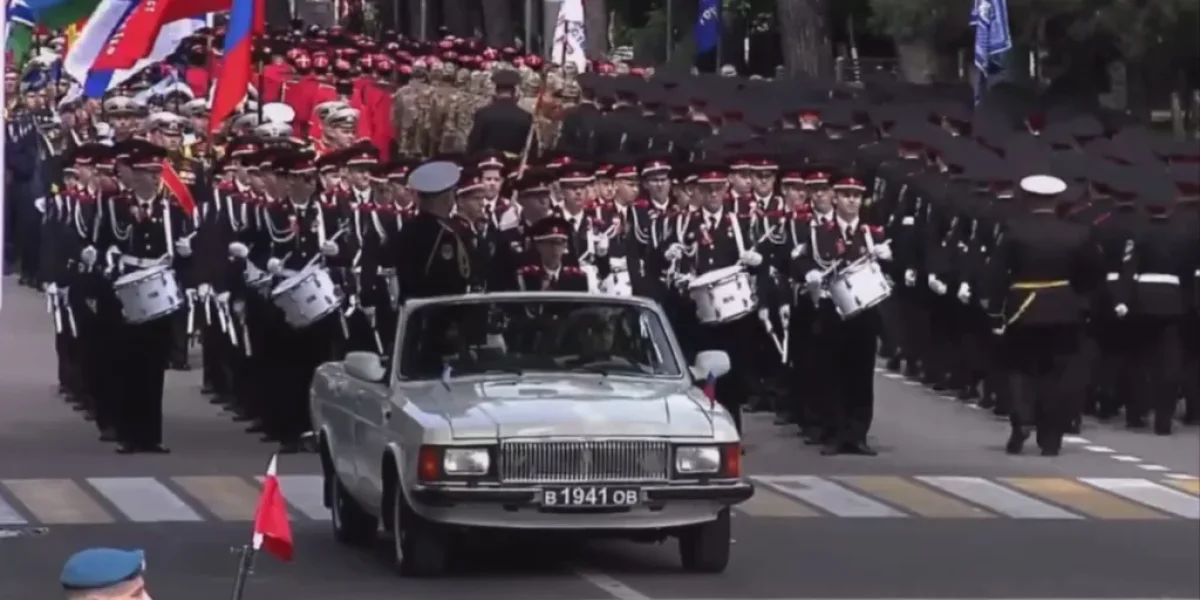 1200 военных, легендарный Т-34 и онлайн-трансляция: как Новороссийск отметил 80-летие Победы