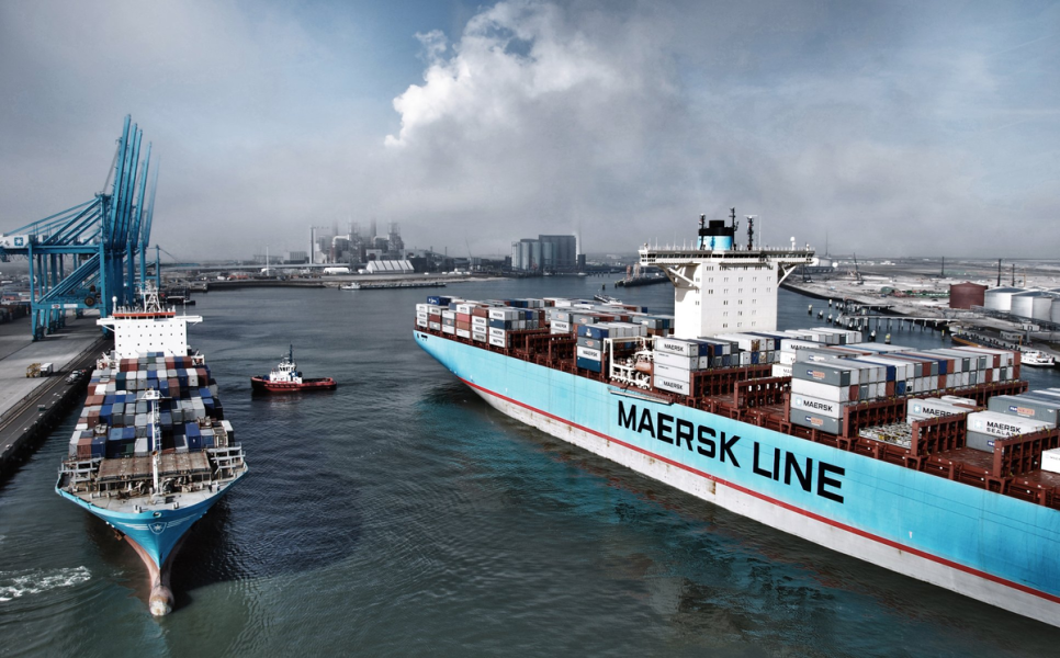 После проишествия в Суэцком канале, Maersk пустил свои контейнеры транзитом через Россию.