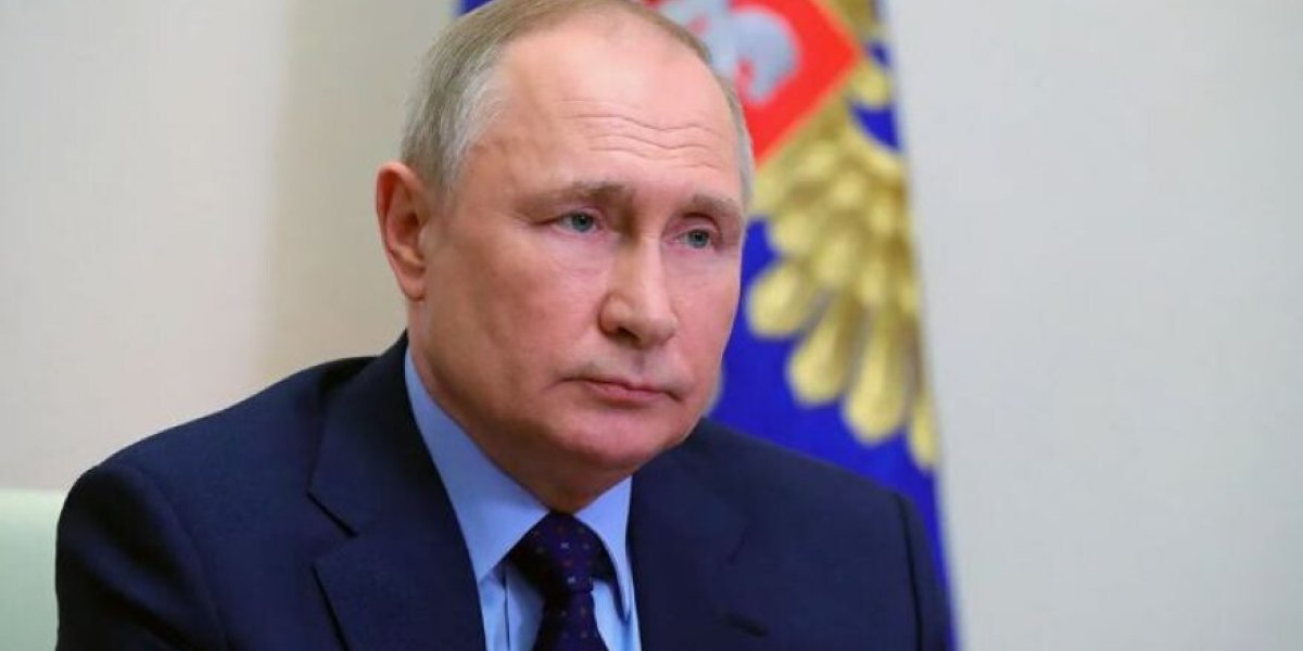 «Льют дурно пахнущую жидкость в уши Путину!»: эксперт бьёт тревогу из-за скрытой диверсии в сердце России
