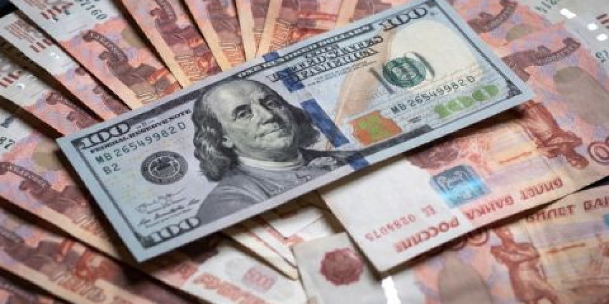 Ждём доллар по 120? Риск обвала рубля оценил эксперт