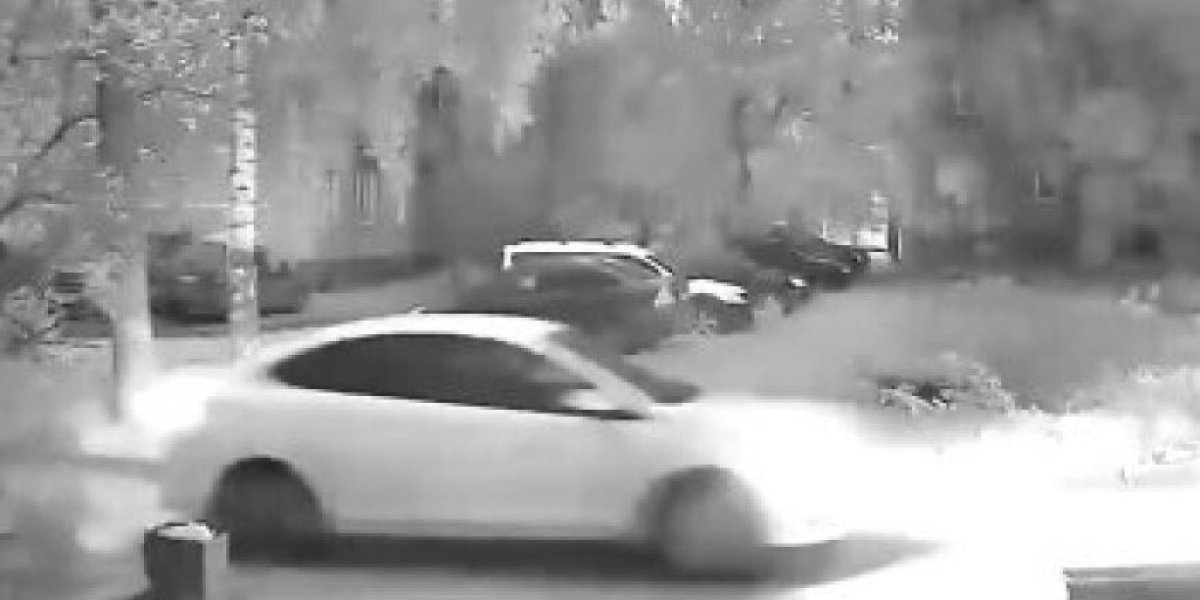 В России взорвался автомобиль около подъезда жилого дома