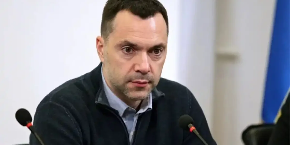 Чего ждал? Арестович разнес Зеленского за попытку позвать Путина в Стамбул