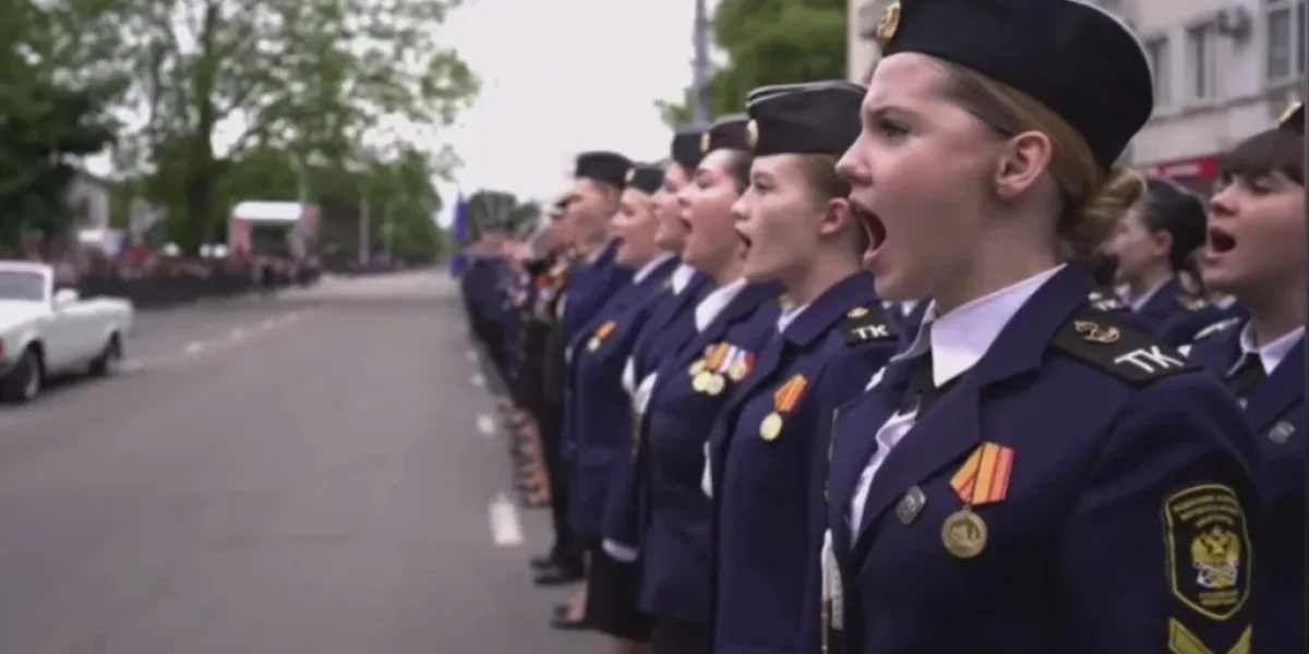 1200 военных, легендарный Т-34 и онлайн-трансляция: как Новороссийск отметил 80-летие Победы