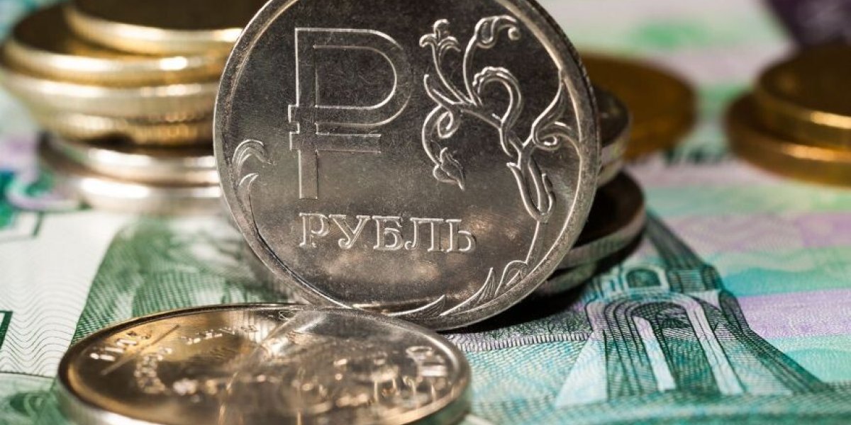 «Крепкий рубль вредит РФ. Цены растут из-за продавцов, а ФАС помогает им в этом»: экономист раскрыл неожиданные детали