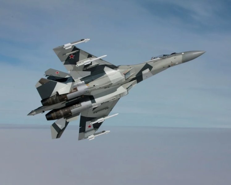 Россия готова нанести удары по европейским морским силам, СУ-35 разогнал в Балтийском море пытавшихся остановить танкер "евро-пиратов"
