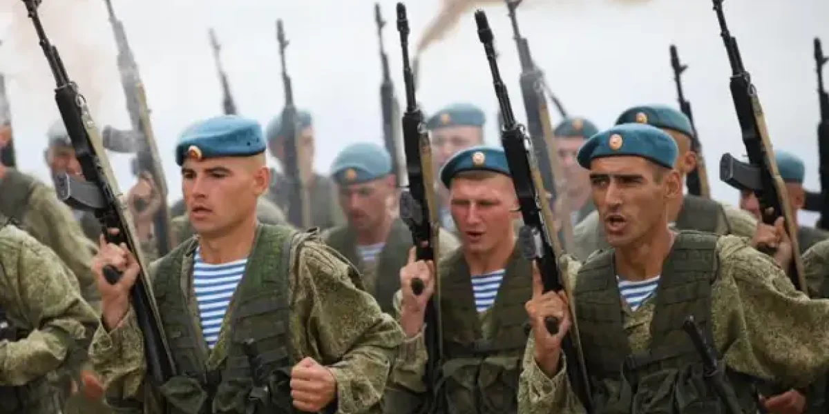 50 тысяч десантников под Харьковом. И что такое, по мнению Telegraph, наш "тройной удушающий захват"