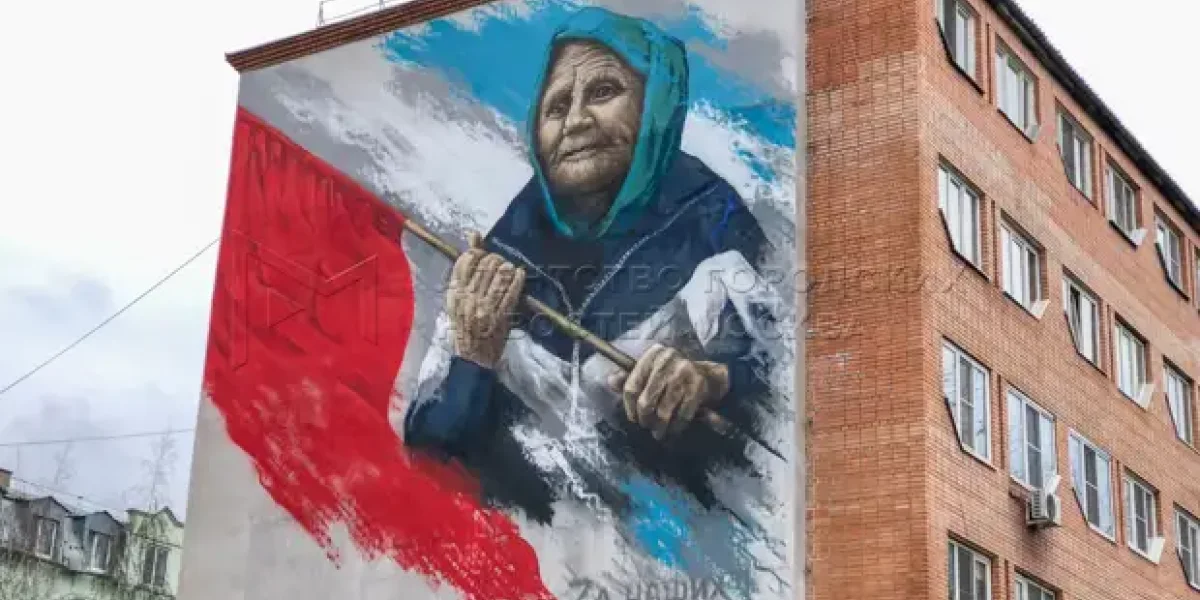 Где сейчас та самая бабушка, с красным флагом?