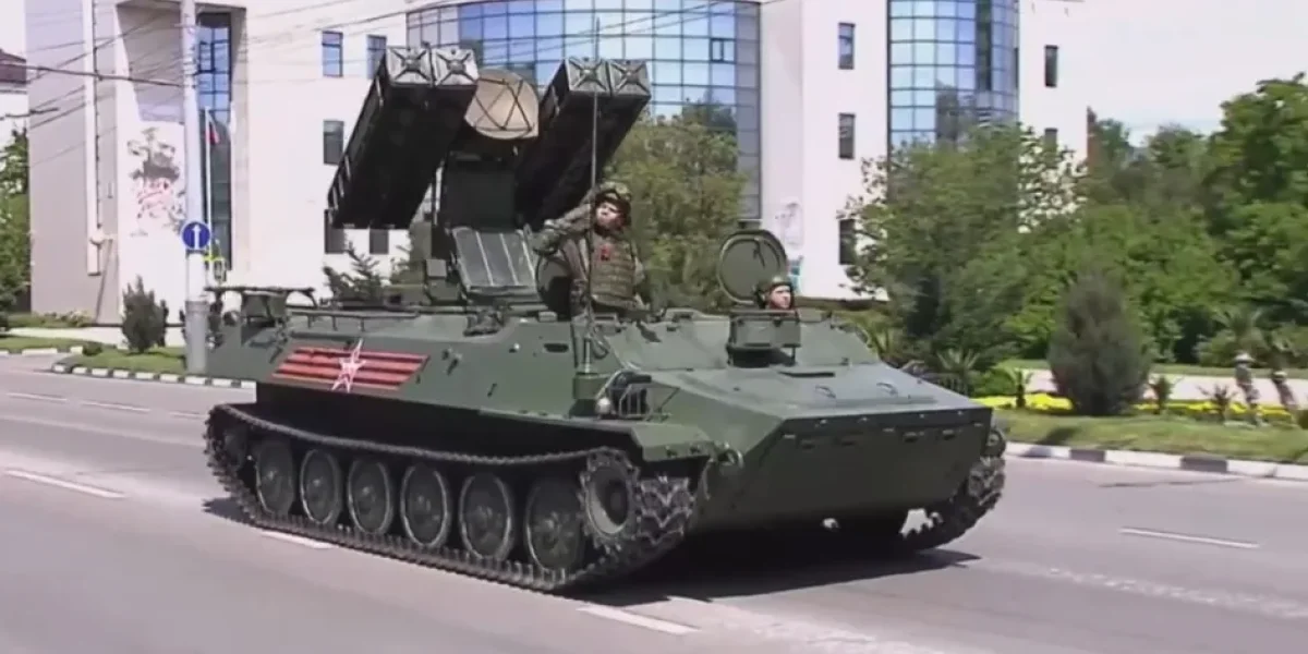 1200 военных, легендарный Т-34 и онлайн-трансляция: как Новороссийск отметил 80-летие Победы