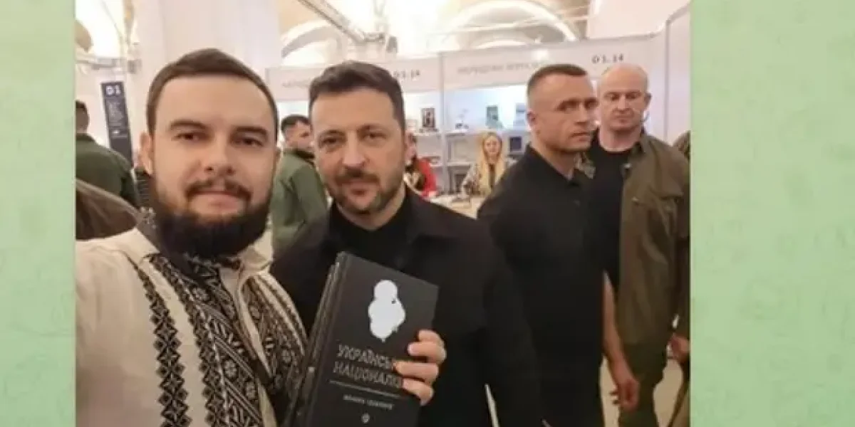Зеленский стоит в очереди за книжками, видео. Русских - насмешило, украинцев - разозлило