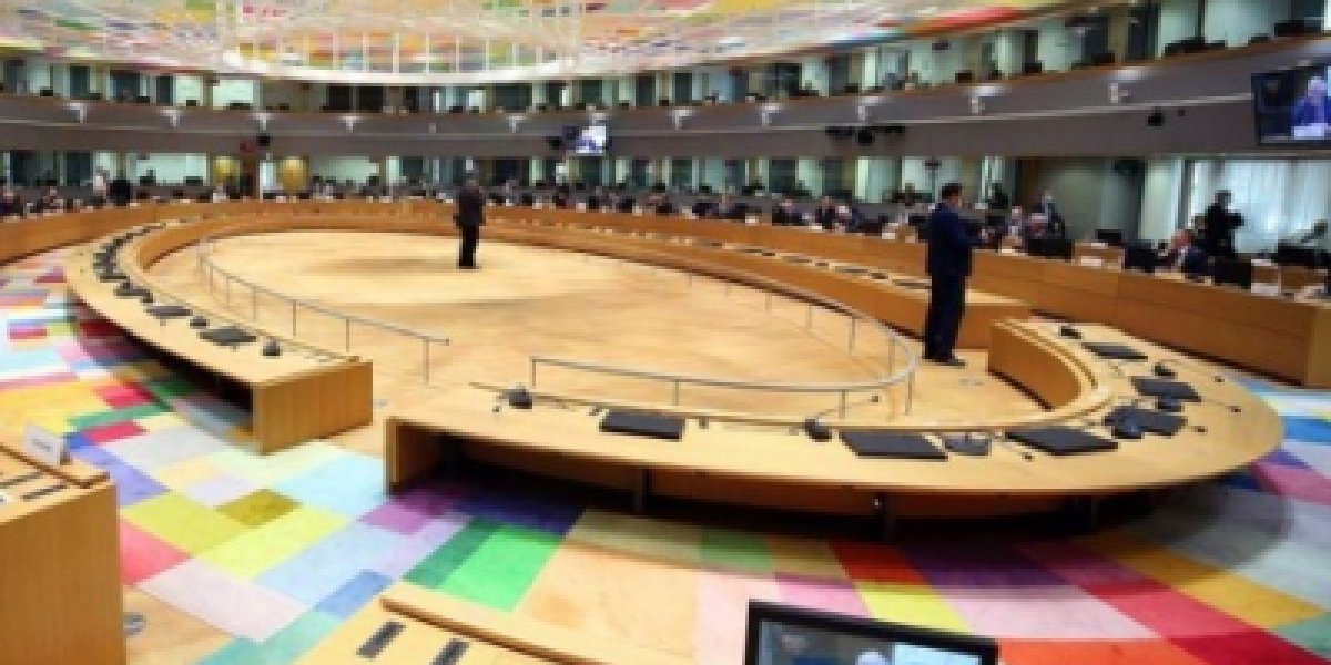 Сийярто: Венгрия и Словакия заблокировали новые санкции против России
