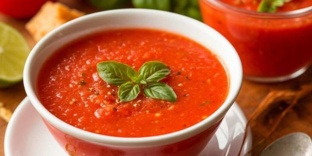Спасаемся от жары: 5 изысканных холодных супов для лета