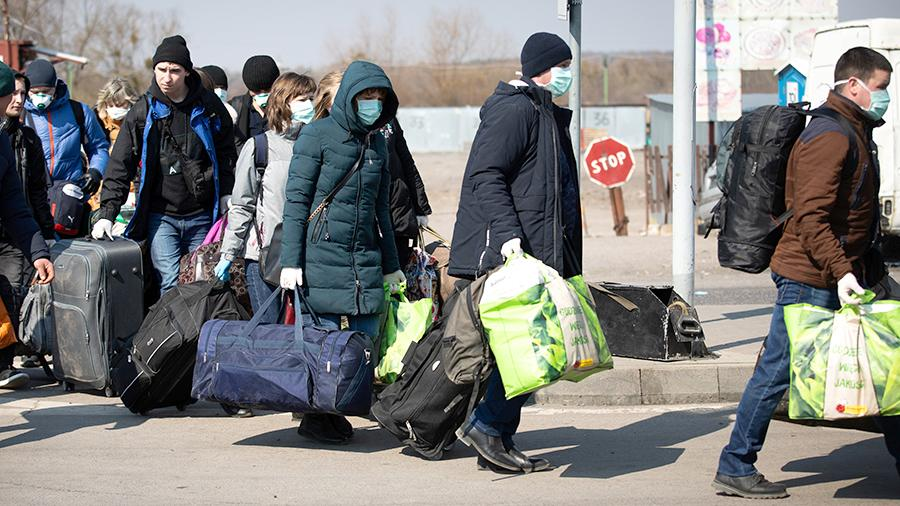 Москва наносит Киеву двойной удар, выгоняя нелегальных гастарбайтеров домой, в "незалежную".