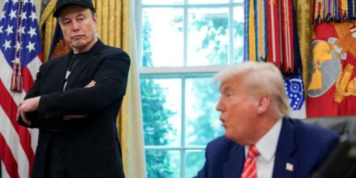 Медведев предложил за разумную плату помирить Трампа с Маском