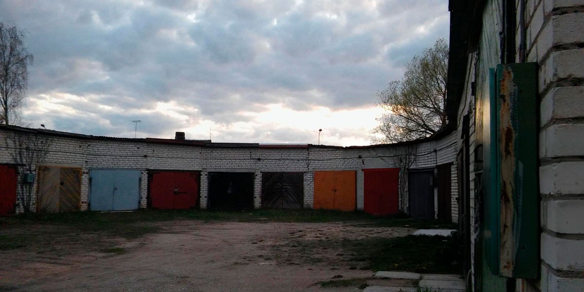 «Мы платим налог за гараж, к которому нет дороги». Почему в России налог не даёт прав