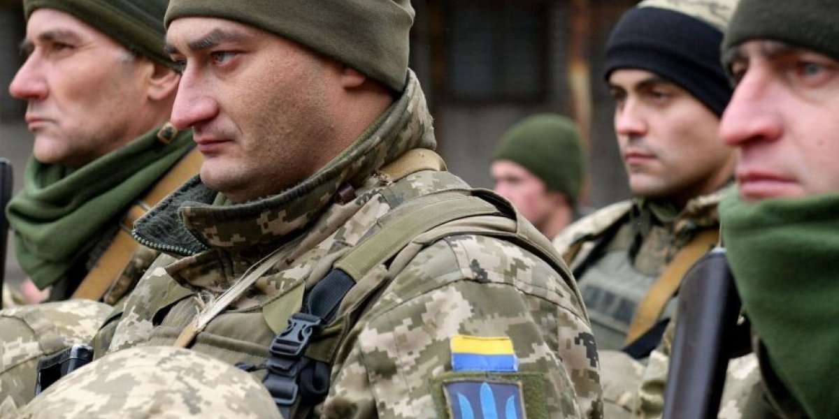 «Защищать свою страну с оружием в руках»: украинский парламент хочет продолжать детскую игру для увеличения ВСУ