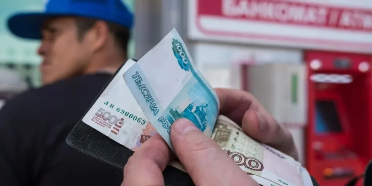 Россиян предупредили о блокировке небольших и частых переводов на карты: с 1 июня действуют новые правила контроля