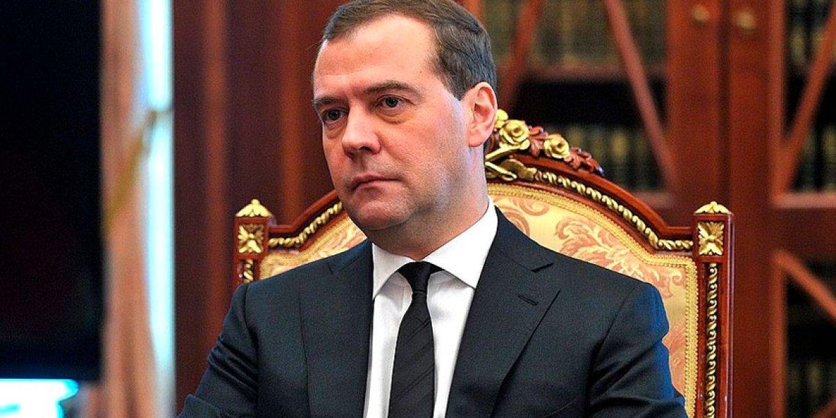Daily Express: В Британии возмущены насмешками Медведева в адрес Стармера
