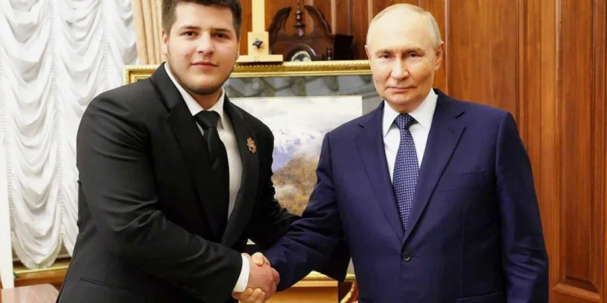 Владимир Путин лично поздравил Адама Кадырова с женитьбой, отметив его успехи в служении Отечеству