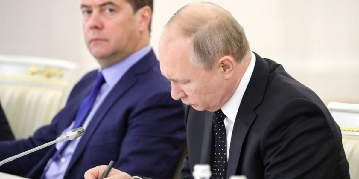 Путин взялся за своих преемников. Медведева хотят "устранить"?