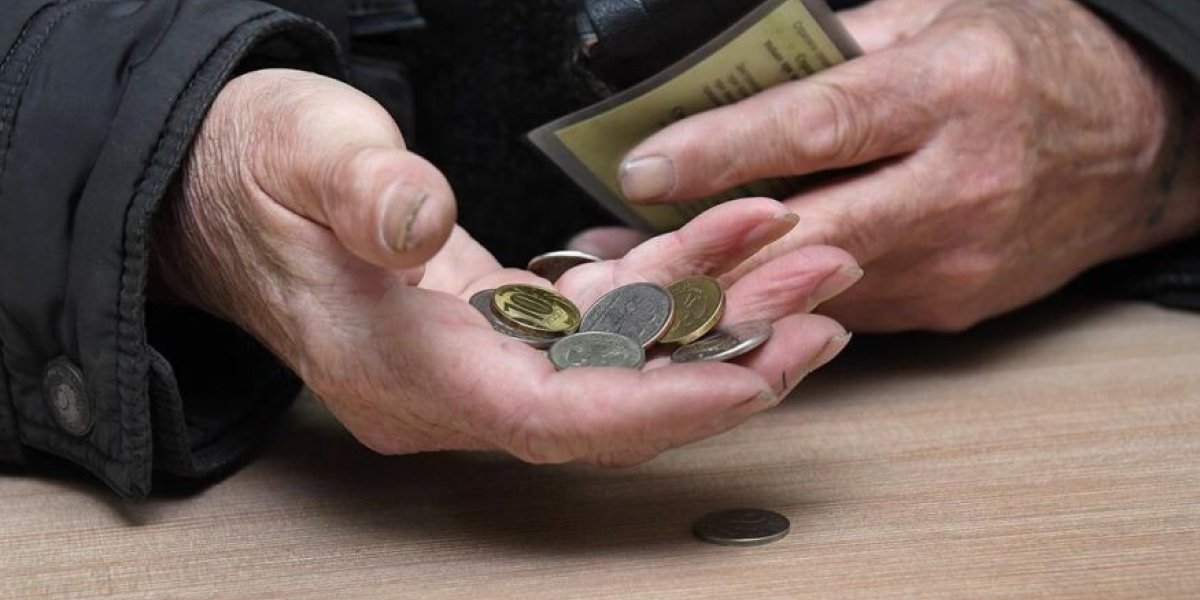 Деньги без обязательств: Кремль планирует давать бедным 10-15 тыс. рублей в месяц