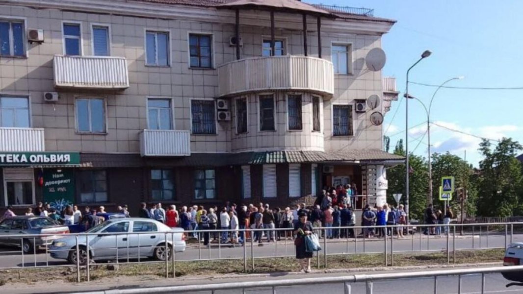 "С пяти утра стоим на улице часами и ждём, что дрон прилетит": Над жителями ДНР ставят "эксперимент по выживаемости"?