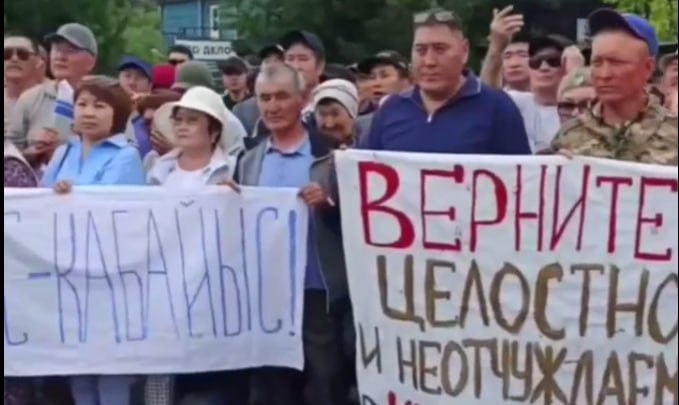 Олигархи забирают власть у народа – местное самоуправление в России обнуляют? Алтайцы вышли на протесты