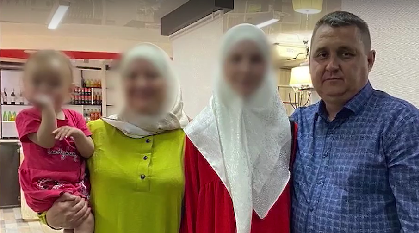 Смеялись и устроили фотосессию прямо в зале суда: как судили крутого бизнесмена Рауфа Габдуллина и его сыновей, которые избили подростков
