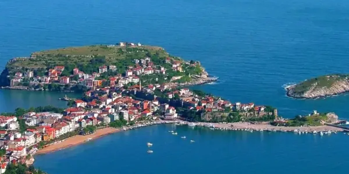 Почему в Турции купаются только в Средиземном море, а в Черном - нет