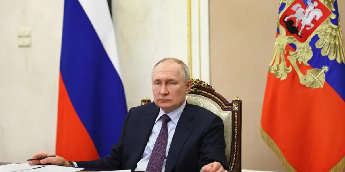 Поговорите с канцлером! Немец просил Путина. Президент что-то долго писал. А после поднял глаза