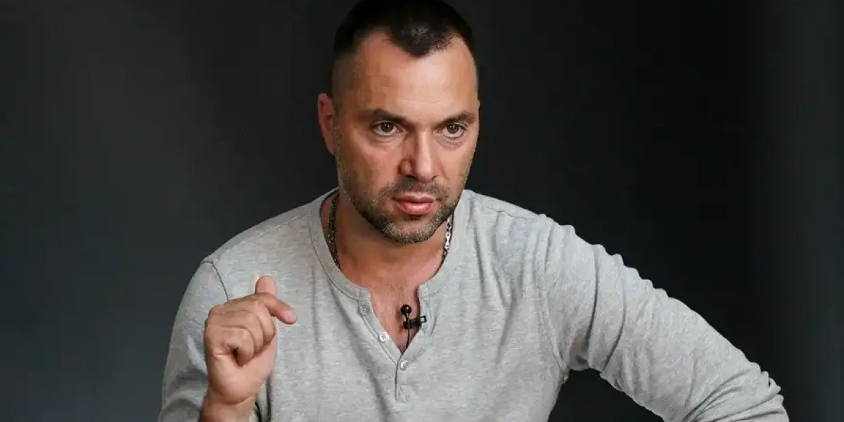 «С вами стыдно рядом стоять»: Арестович* разбушевался и назвал украинцев «фуфлом»