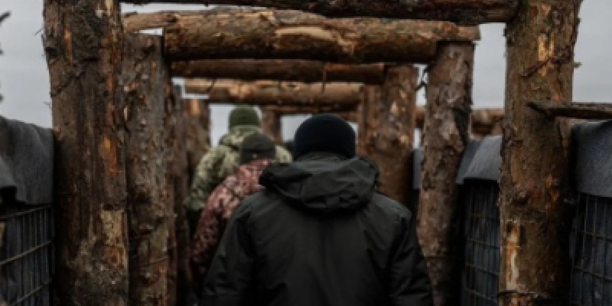 «Лисьи норы» вместо фортификаций. Сырский оправдал отсутствие оборонительных сооружений ВСУ