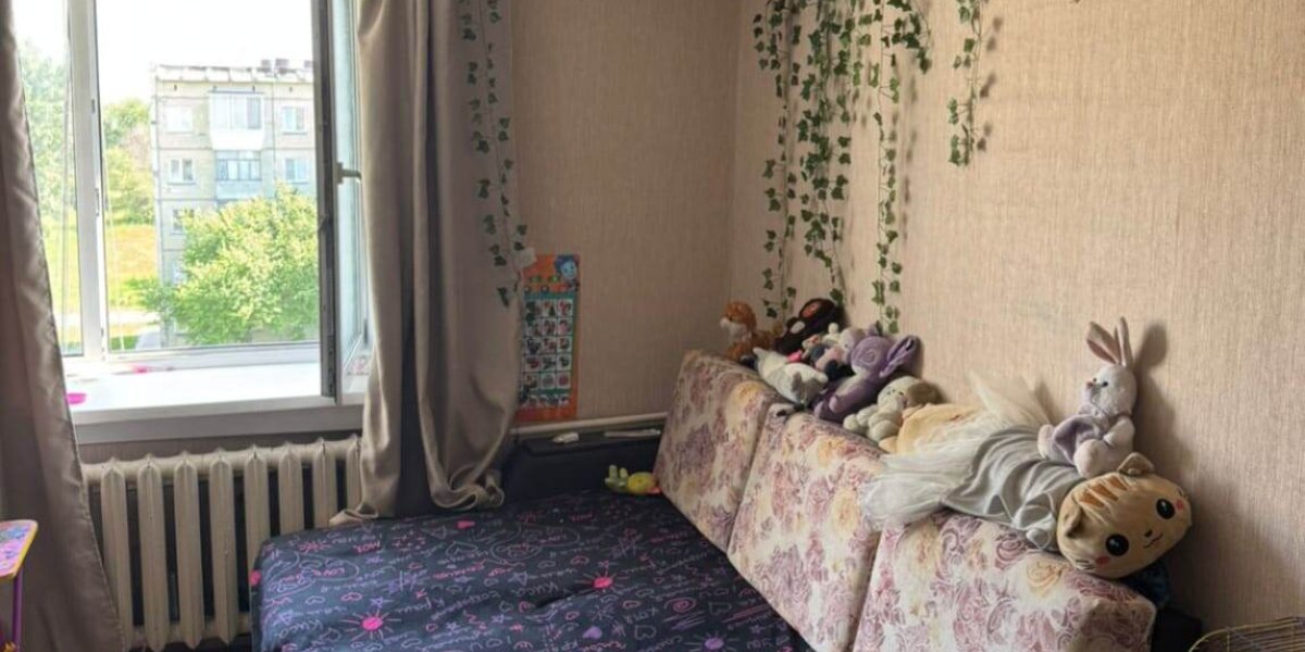 «Открыли окно из-за жары»: отец выпавшей из окна девочки из Линево рассказал предысторию трагедии