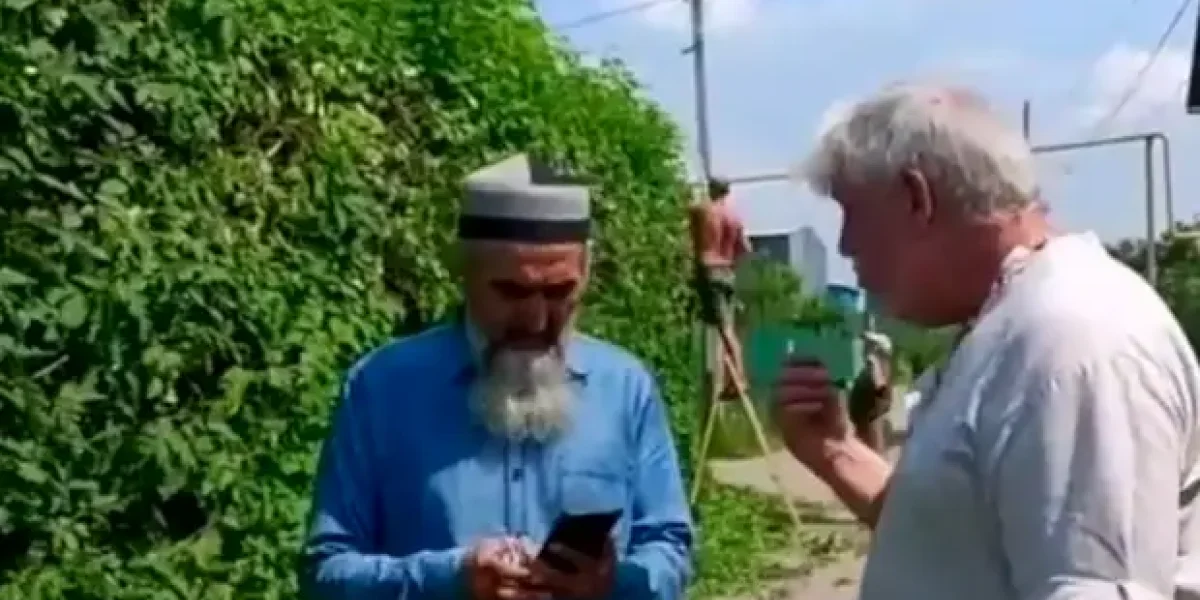 Таджик пришел качать права, но опешил: "Вас пустили сюда добрые русские люди. Вот ты какую пользу принёс России?"