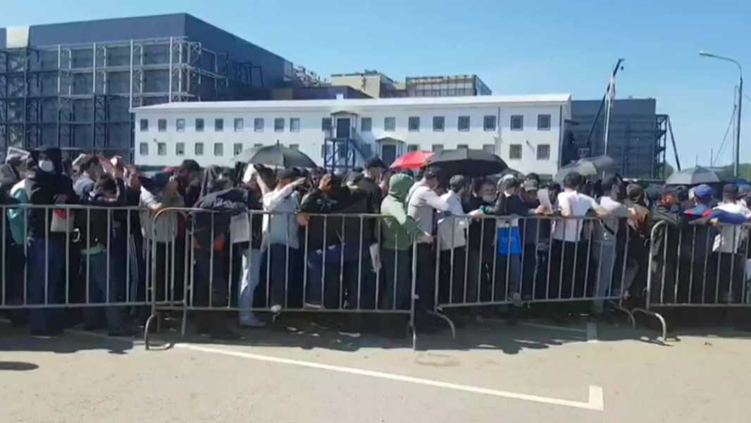 «Вы не представляете, какой здесь ад!»: сотрудница миграционного центра «Сахарово» откровенно рассказала о кошмаре, который творится в ММЦ