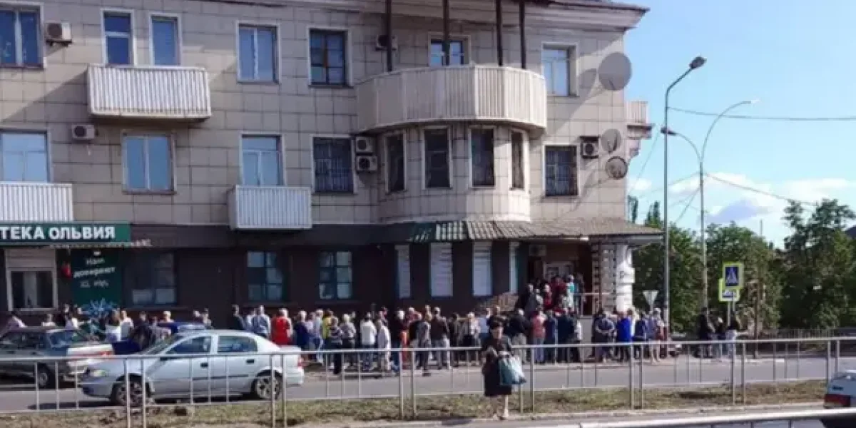 Абсурд властей Донбасса. Очереди с 5 утра. Люди стоят днями. А если дрон или HIMARS?