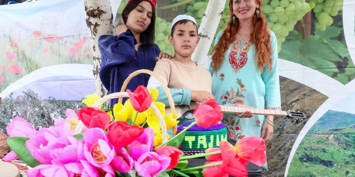 В Красноярске устроили праздник для таджиков, так двое из них в конце дня всё испортили и показали свою культуру