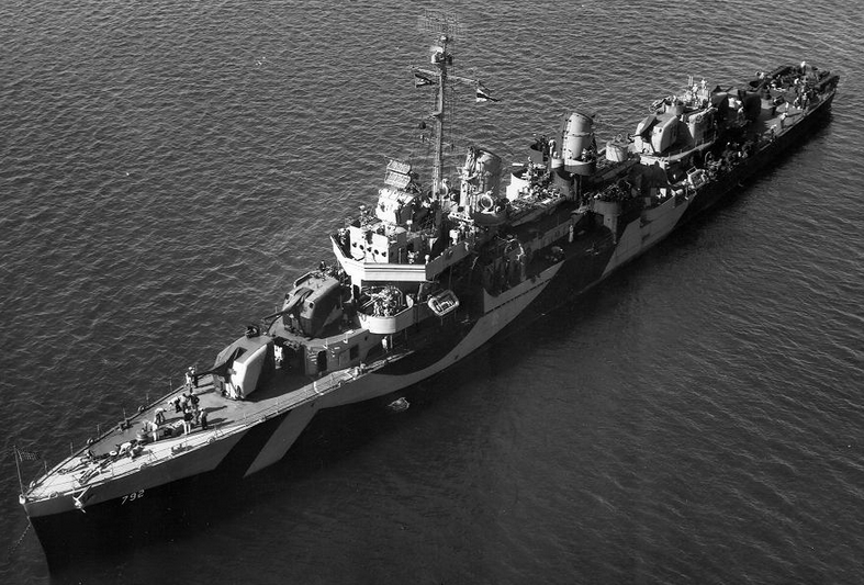 Конец "Священного ветра". Ровно 80 лет назад последний летчик-смертник утопил эсминец США Callaghan. Откуда появились камикадзе-токкотай?