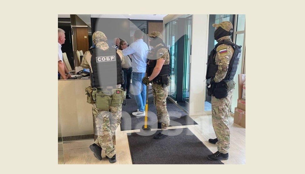 СОБР пришел к миллиардеру из Баку – это сигнал диаспоре? Эксперт: "Азербайджан дорого заплатит за поддержку Украины"