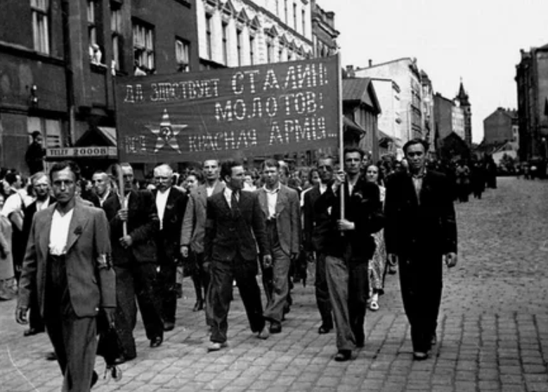 Цветная революция Иосифа Виссарионовича. 85 лет назад Эстония вошла в состав СССР. Как это было, и правда ли что у неё "украли свободу"?
