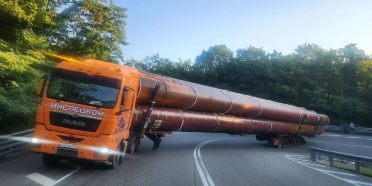 Большегруз заблокировал трассу М-4 «Дон» на Михайловском перевале под Геленджиком