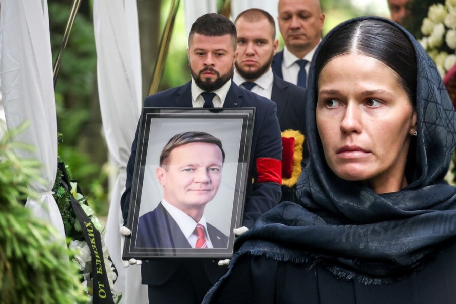 Любовнице Романа Старовойта ничего не достанется. Миллиардное наследство экс-министра, включая шикарный особняк, могут быть конфискованы.