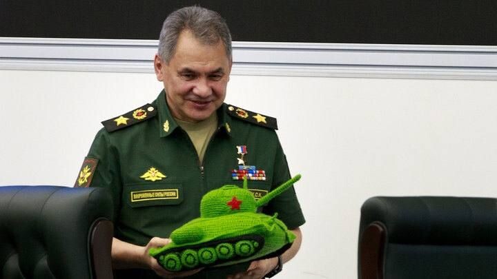 Шойгу выступил со странной идеей, но не по рангу шапка